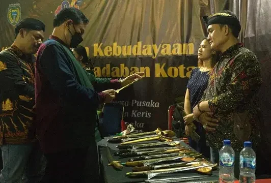 Melihat dari Dekat Pesona Keris-Keris Pusaka