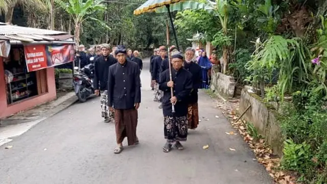 Tapa Bisu dan Jamasan Pusaka pada Perayaan Idul Fitri