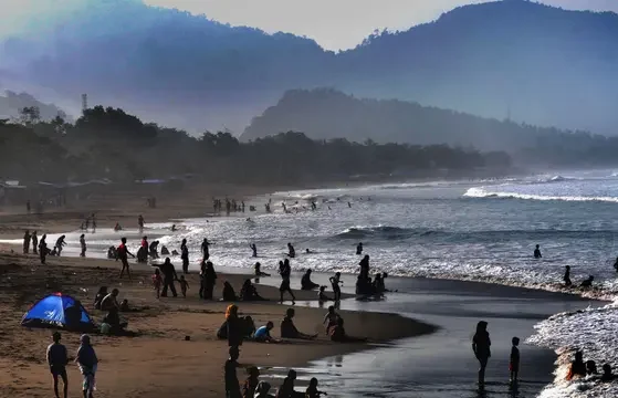 Pantai-Pantai di Pesisir Selatan Jawa Ini Juga Dikenal Mistis