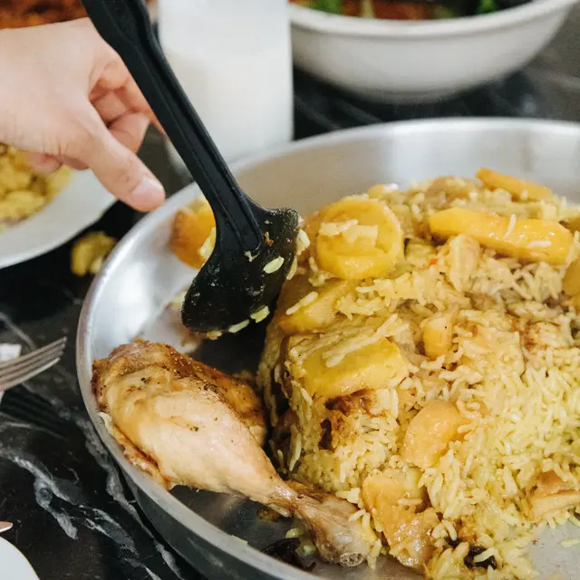Tutup Gerai Makanan Laris karena Ilmu Hitam