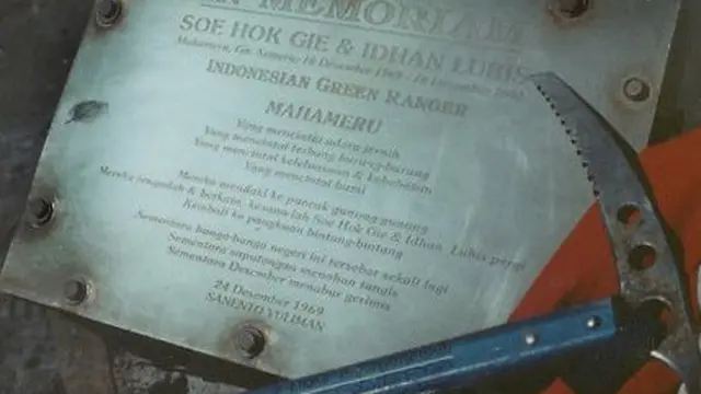 Cerita Dibalik Pemasangan Prasasti Soe Hok Gie