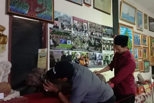 BRIN Teliti Prasasti Kujang di Museum Prabu Siliwangi