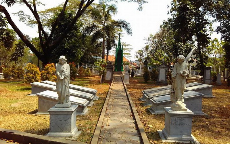 Makam Prasasti Terdapat Istri Raffles dan Kapten Tack