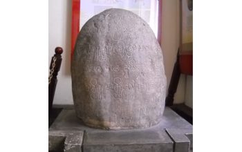 Monumen
