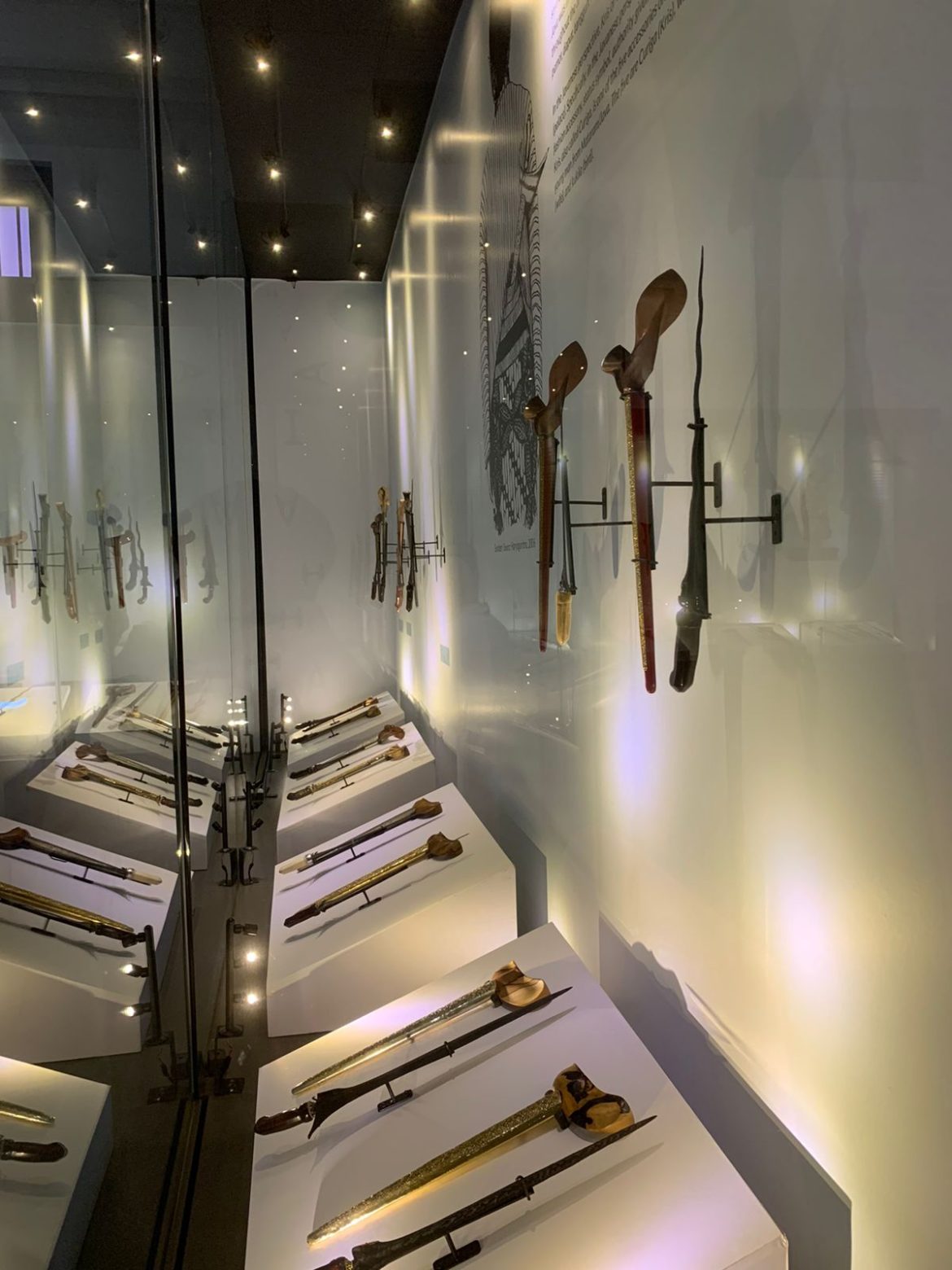 Keris dari Seluruh Nusantara dan Mancanegara Mejeng