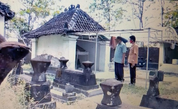 Hitam Putih Gunung Wijil Klaten