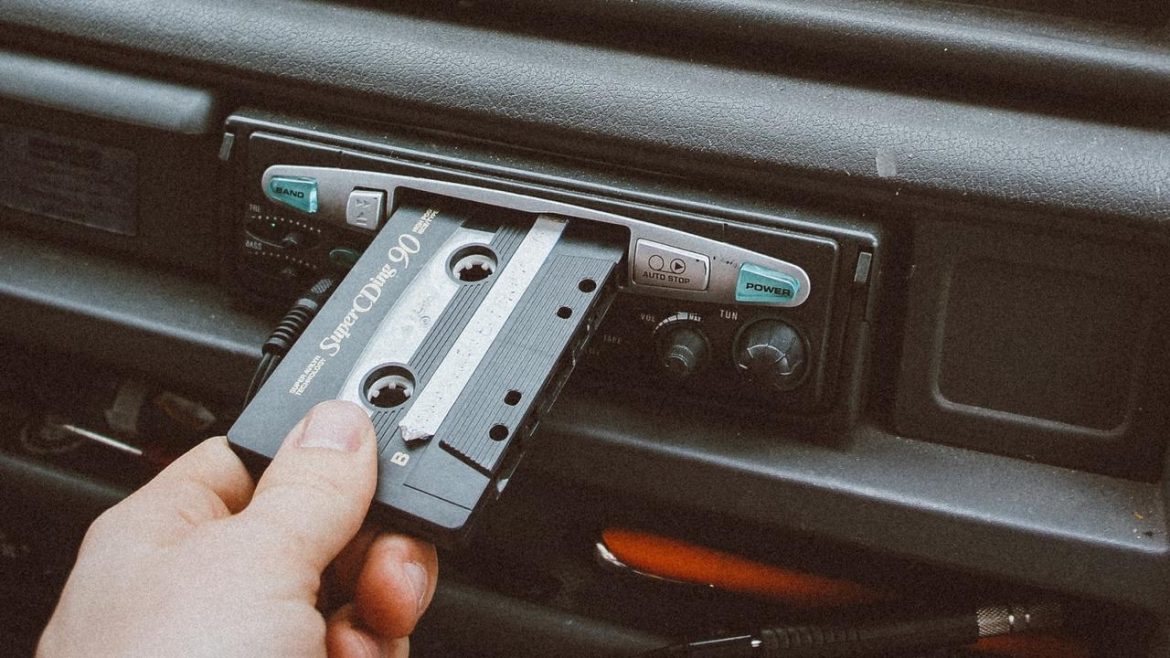 Berburu Barang Antik di Pasar Senthir Yogyakarta