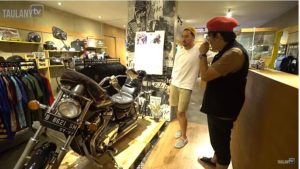 Koleksi Barang Lokal dan Antik di Distro