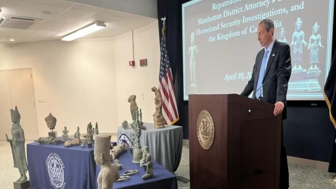 New York Kembalikan 30 Barang Antik ke Indonesia