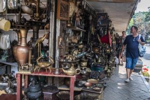 Tawarkan Karya Seni hingga Barang Antik