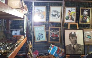 Menengok Barang Antik di Otobursa Tumplek Blek 2022