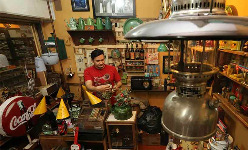 Serunya Berburu Barang Antik di Pasar Cikapundung
