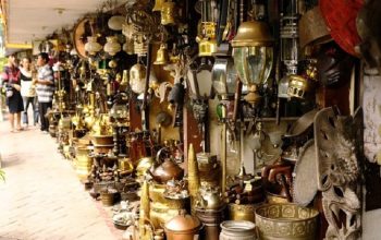 Berburu Barang Antik di Jalan Surabaya