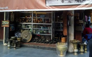 Berburu Barang Antik di Pasar Triwindu Solo