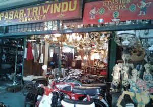 Berburu Barang Antik di Solo