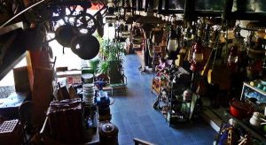 Lepas Rindu di Pusat Barang Antik Pasar Triwindu