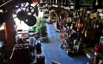 Lepas Rindu di Pusat Barang Antik Pasar Triwindu