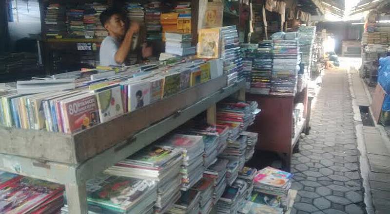 Pasar Triwindu Solo Diburu Kolektor Barang Antik