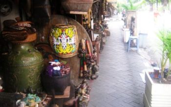 Bursa Barang Antik di Jalan Surabaya